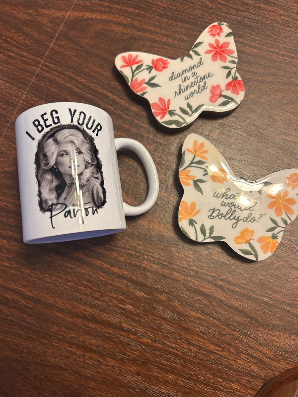 Two Dolly wood trivets and a coffee cup with a young Dolly Parton